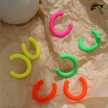 Ženske Preprosto Hoop Uhani Majhne Okrogle Candy Barve Geometrijske Akril Uhan Poletne Modne Dodatke Na Debelo 1